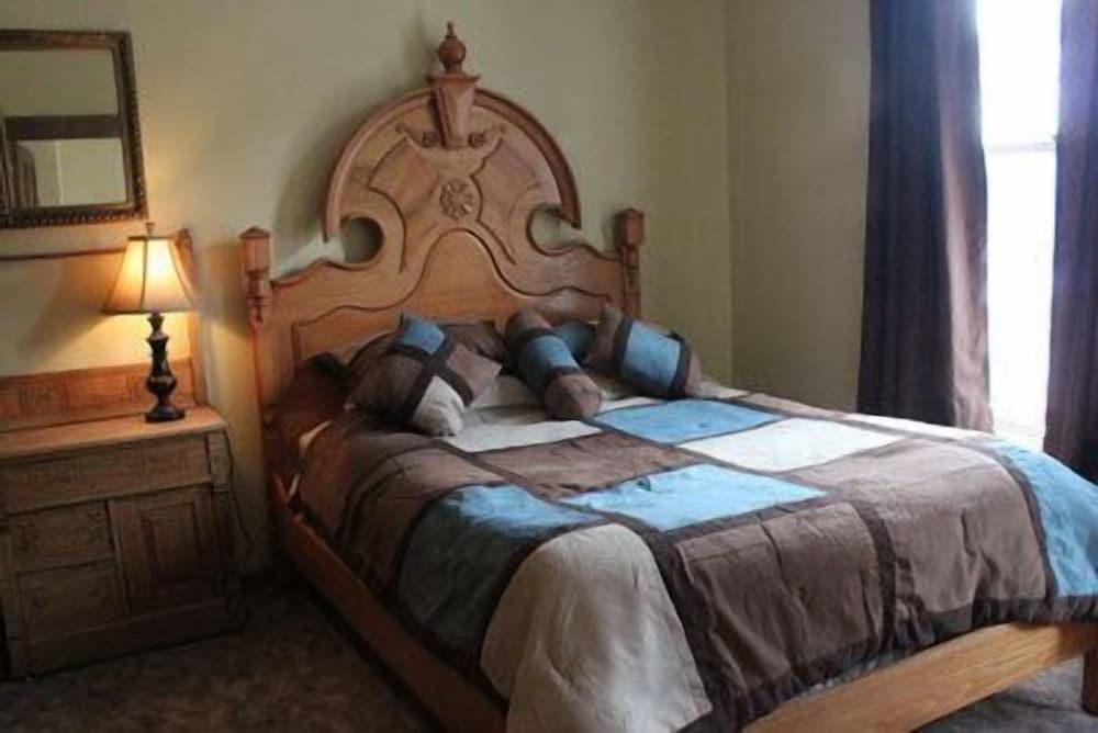 Smedley's Suites photo 6