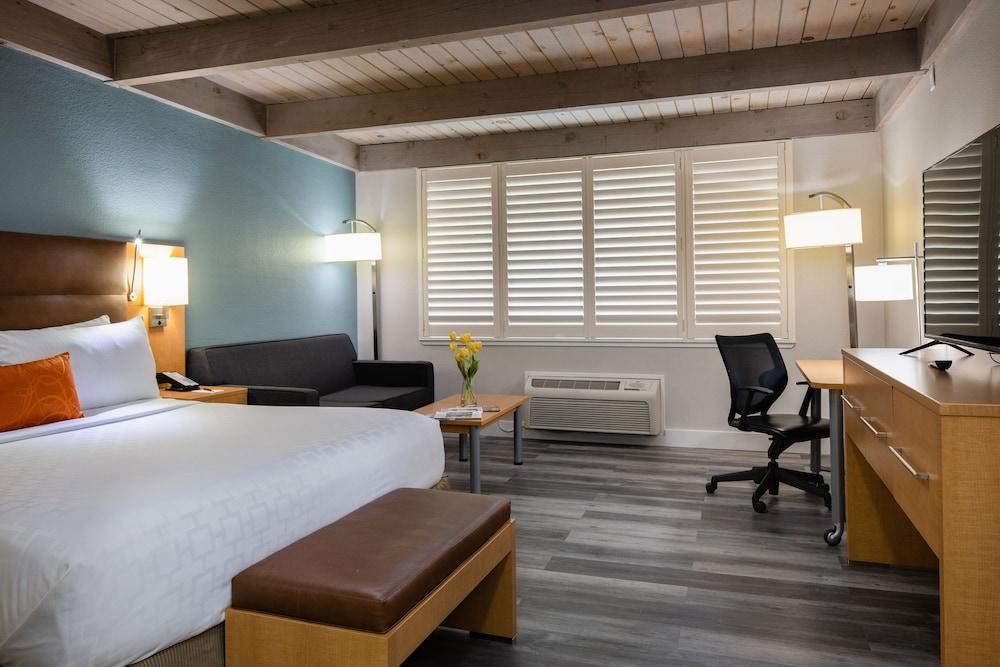 Prodigy Hotel, a Days Inn by Wyndham photo 12