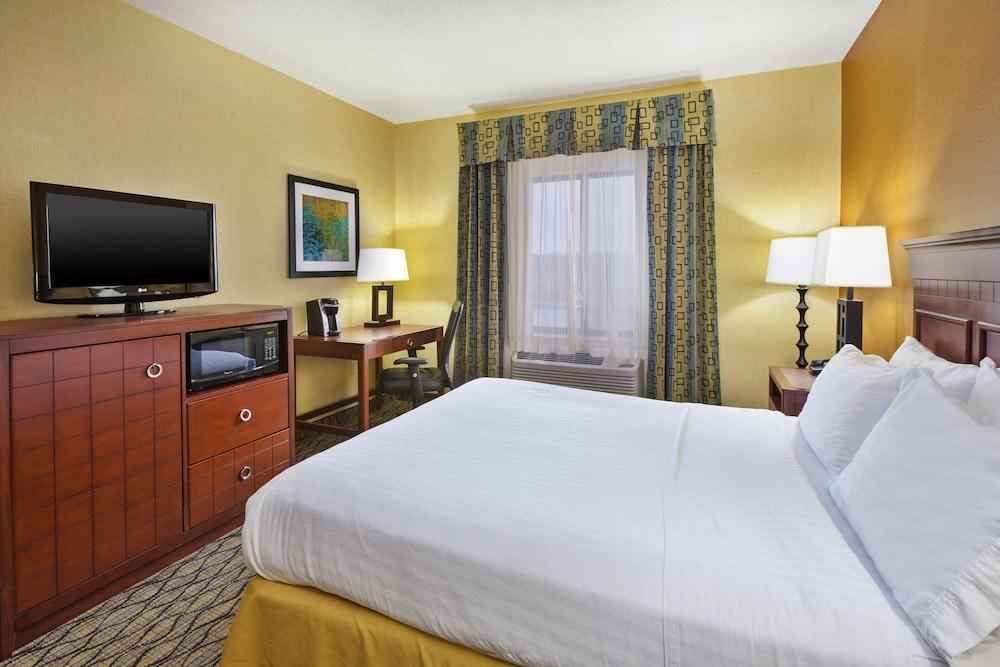 Holiday Inn Express Hotel & Suites Belleville by IHG photo 86