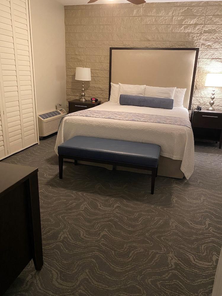 GetAways at Palm Springs Tennis Club photo 32