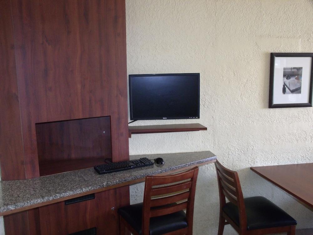 Relax Inn photo 13