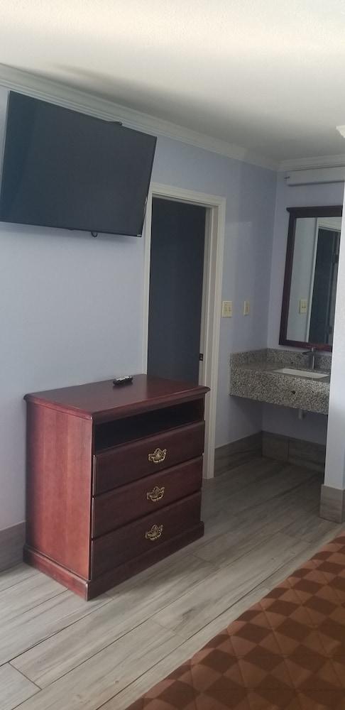 Carrizo Executive Inn photo 5