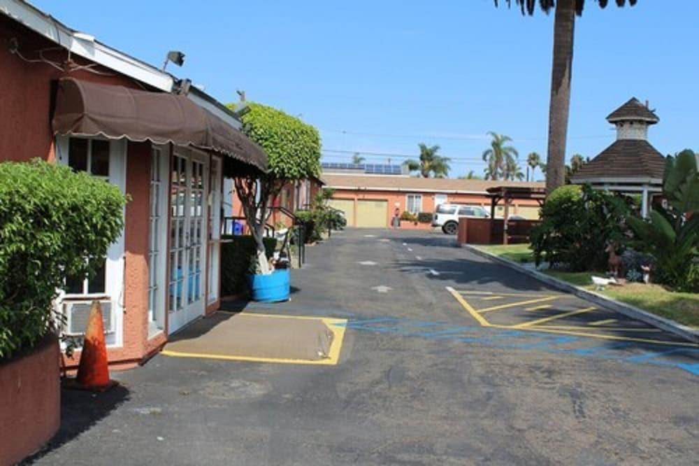 Oceanside Inn and Suites photo 35