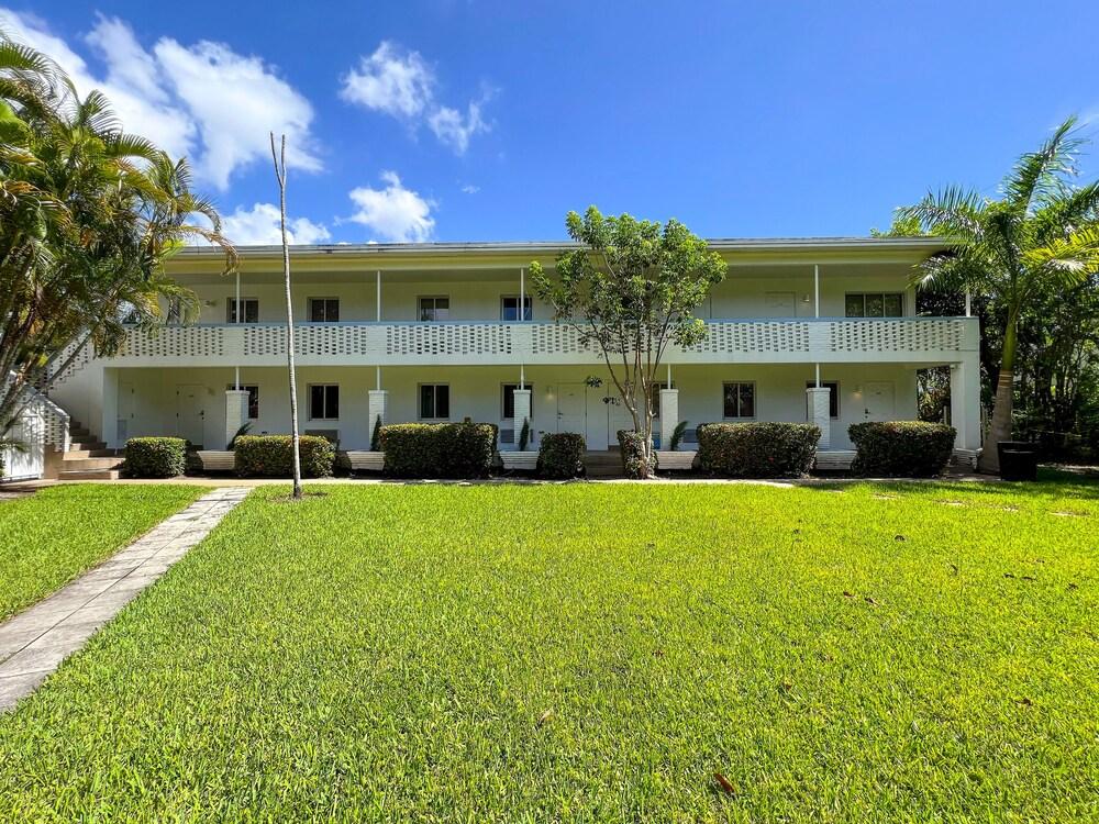 Beach Gardens A North Beach Village Resort Hotel photo 13
