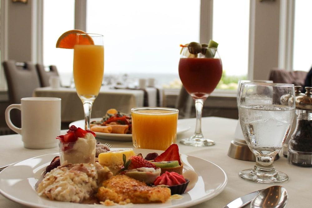 Water's Edge Resort & Spa photo 64