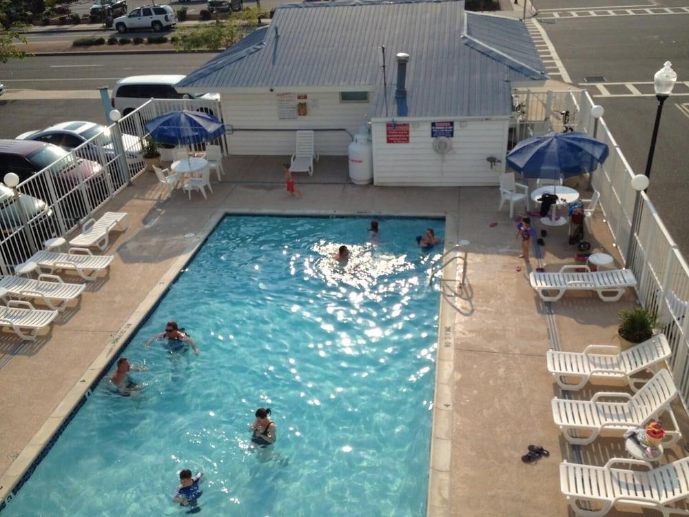 Thunderbird Beach Motel photo 3