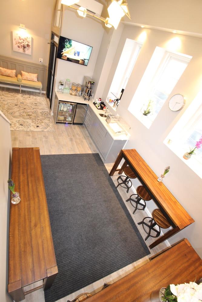 Midtown Suites photo 53