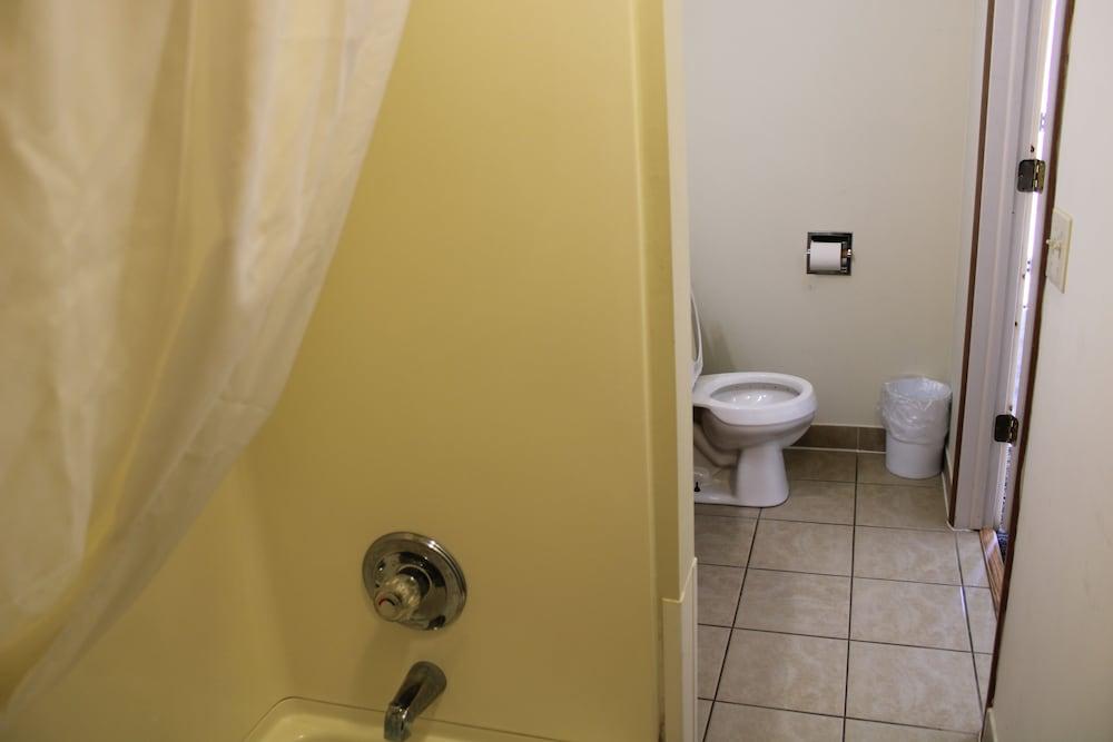 Lockview Motel photo 31