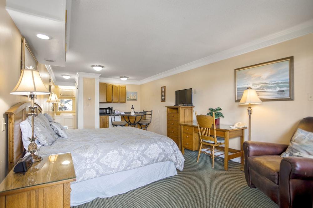 Edgewater Inn photo 12