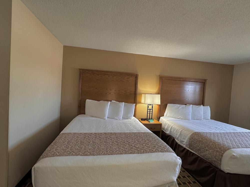 Wrangler Inn photo 8