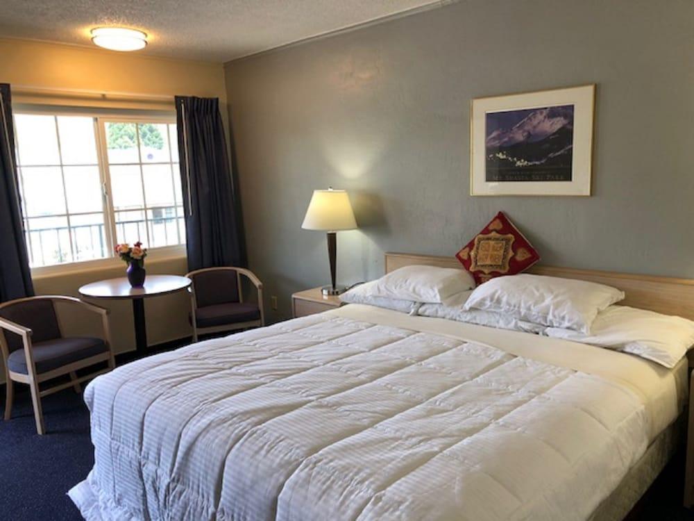 Pine Needles Inn photo 24