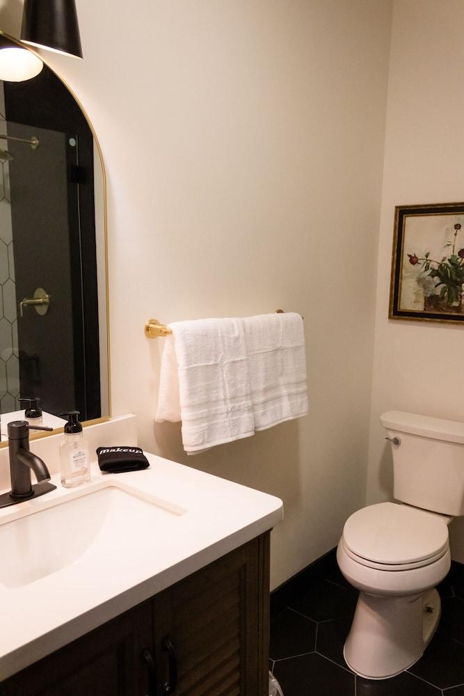 Speakeasy Suites photo 31