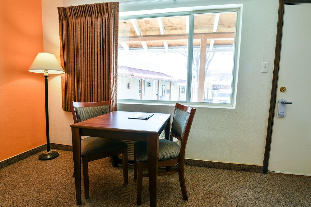 Adventure Inn & Motel photo 43