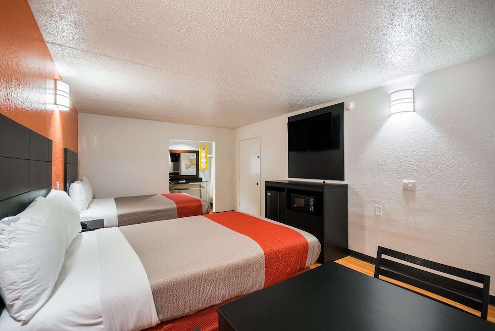 Motel 6 Houston, TX - Brookhollow photo 8