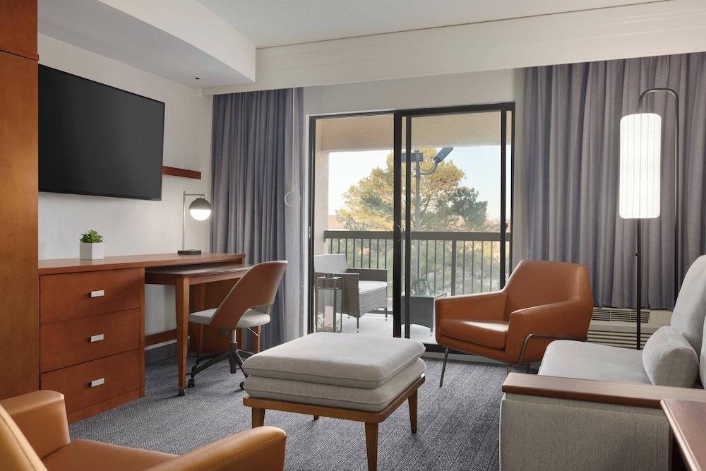 Courtyard Marriott Greenville photo 6
