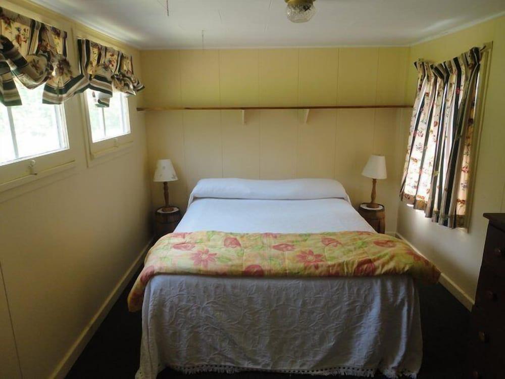 The Cabins at Autumn Mountain Winery photo 20