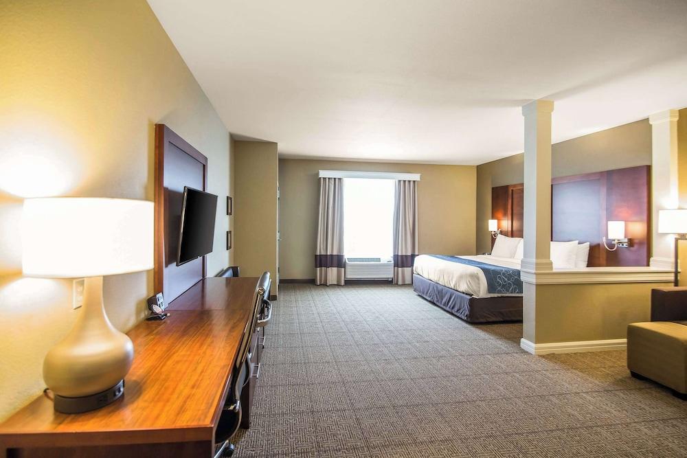 Comfort Suites Dodge City photo 20