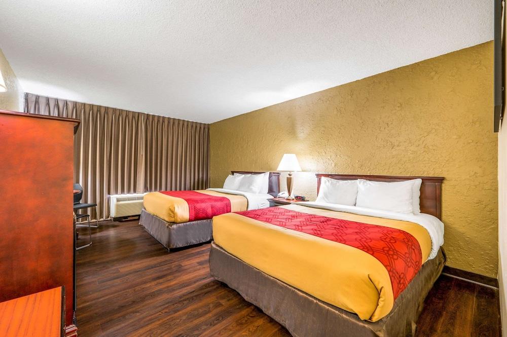 Econo Lodge Corinth photo 13