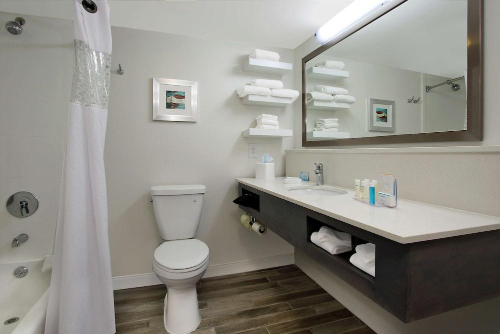 Hampton Inn Madison photo 15