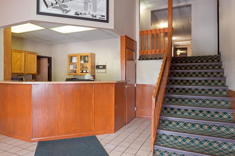 Super 8 by Wyndham Omaha NE photo 15