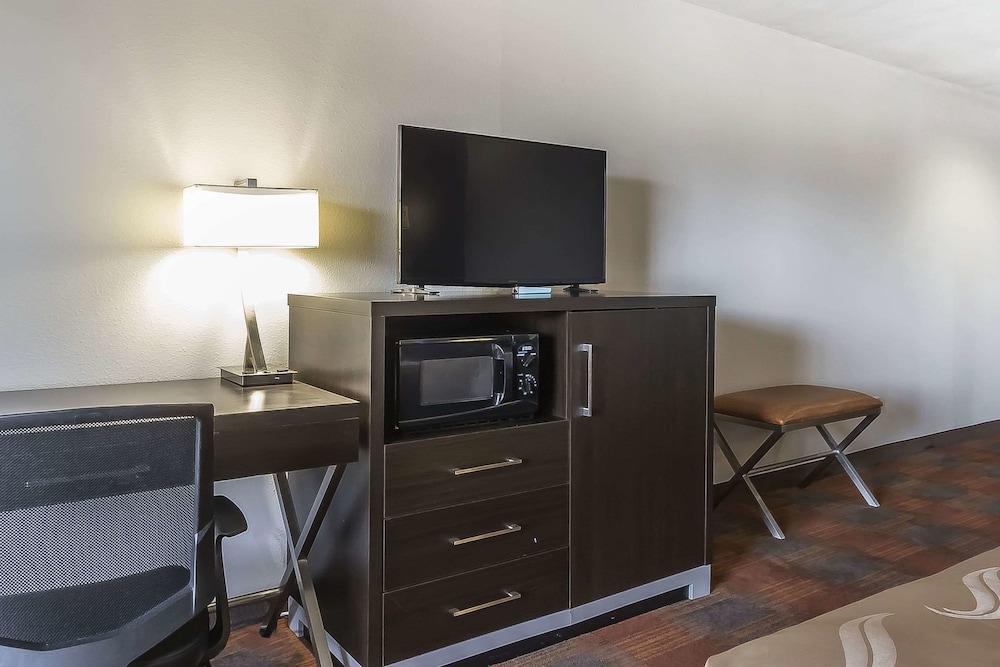 Quality Inn & Suites Stuttgart North photo 45
