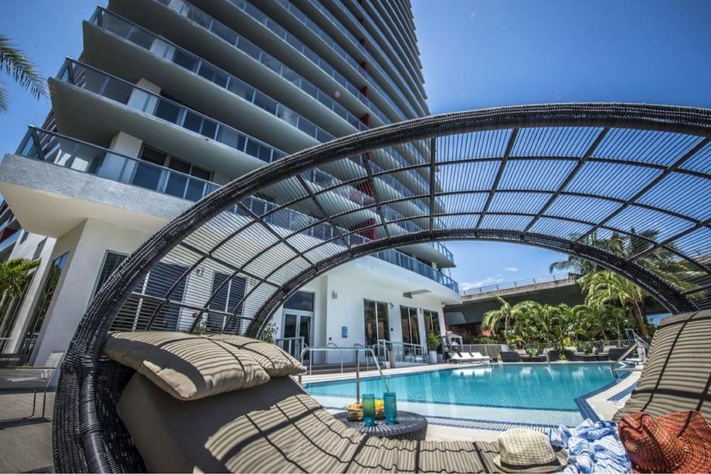 South Ocean Suites photo 17