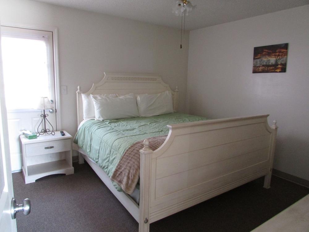 Douglas Inn & Suites photo 5