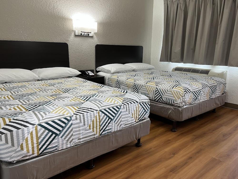 Motel 6 Longview, TX photo 6