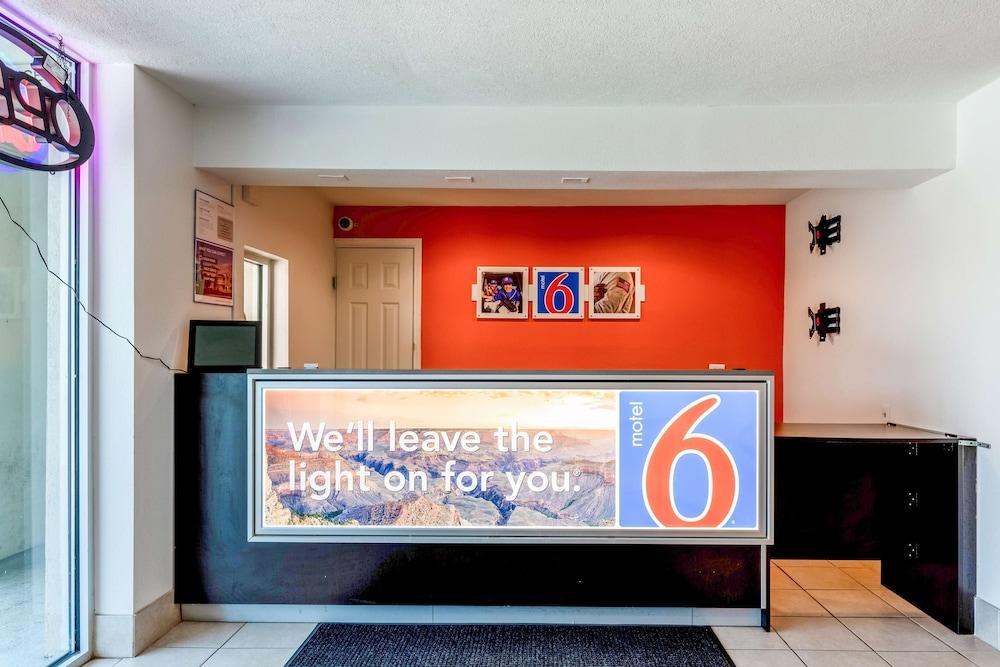 Motel 6 Houston, TX - East photo 4