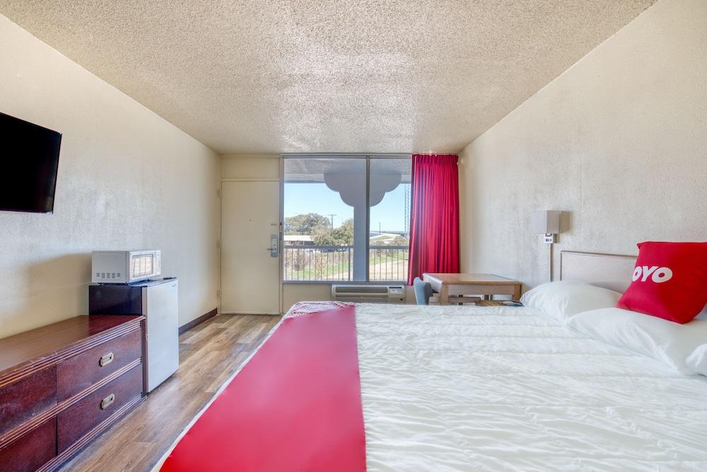 OYO Hotel Waco University Area/ I-35 photo 23