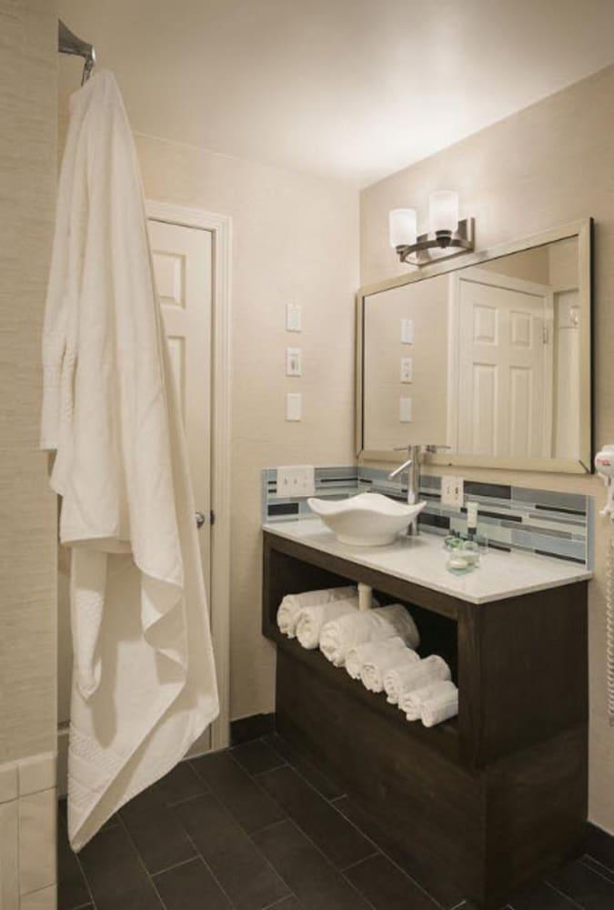 Aqua Blue Hotel photo 32