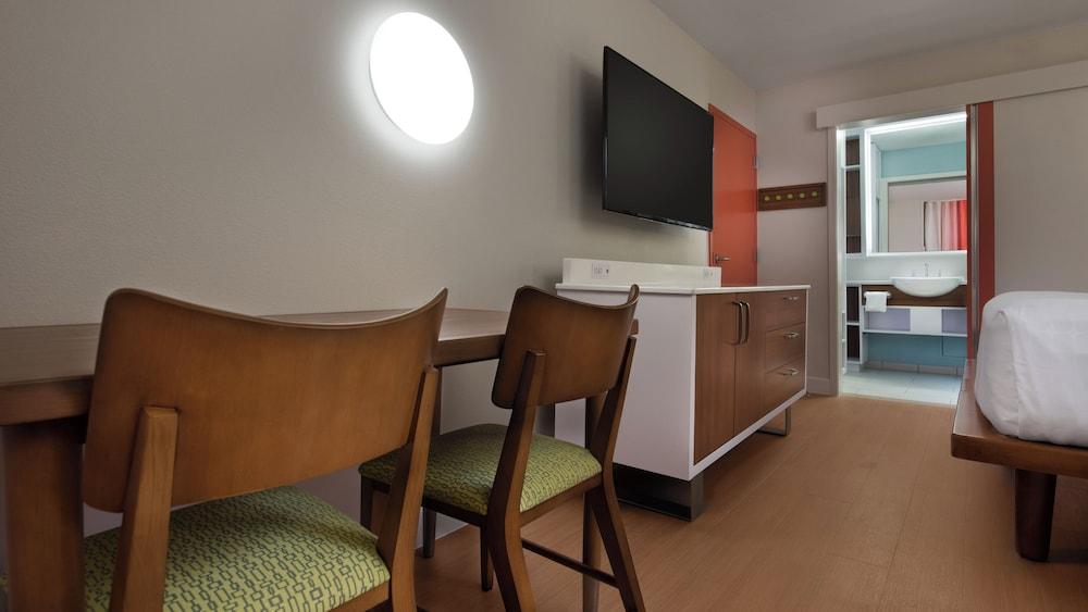 Disney's Pop Century Resort photo 16