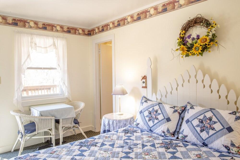The Chimney Rock Inn & Cottages photo 47