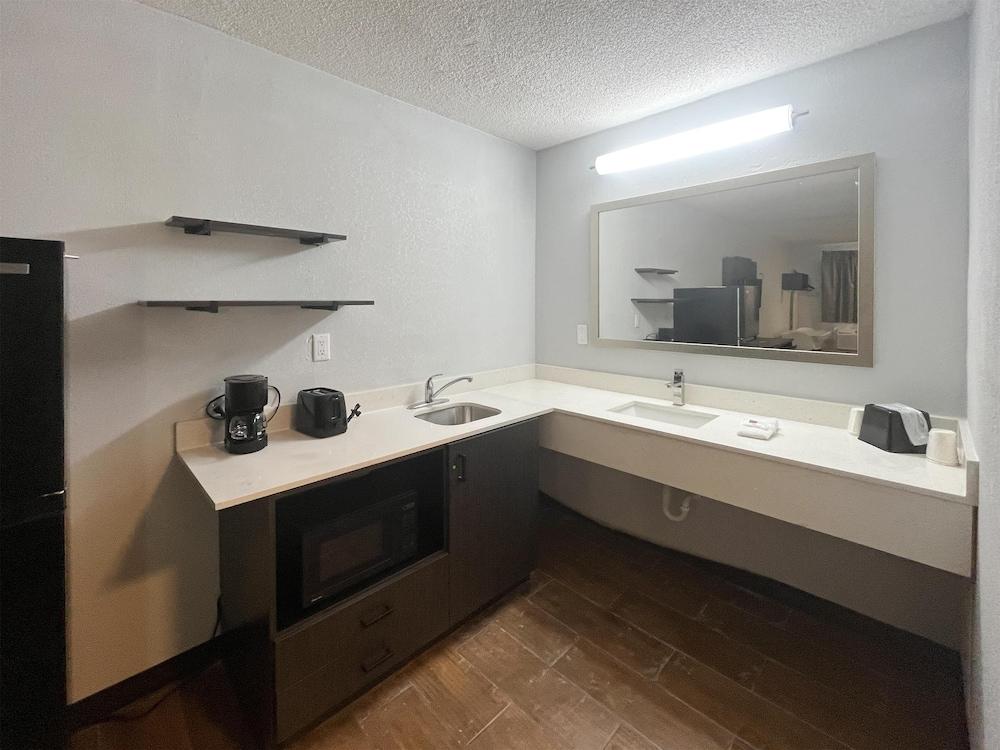 Studio 6 Suites Hurricane, Wv photo 21