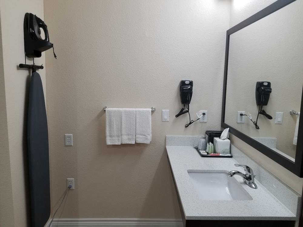 Scottish Inns & Suites photo 19