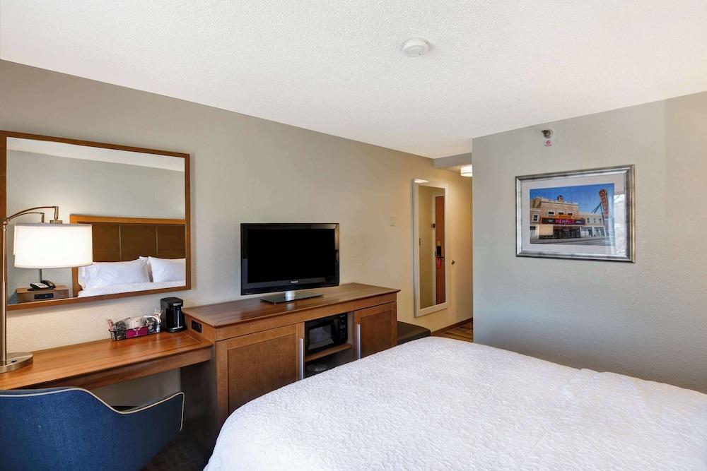 Hampton Inn Memphis-Poplar photo 8