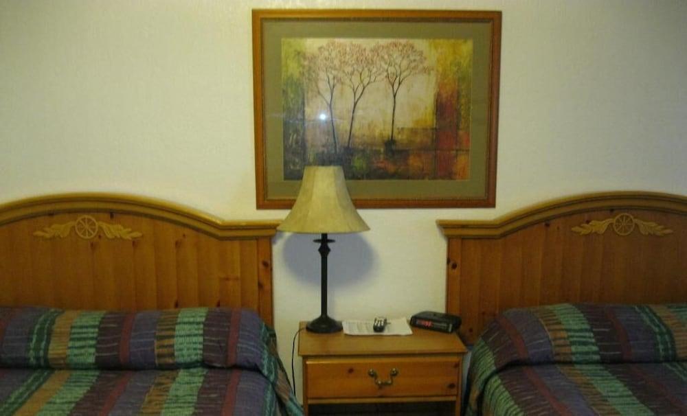 Circle S Lodge photo 21