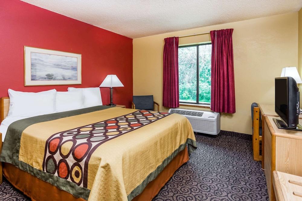 Super 8 by Wyndham Appleton photo 18