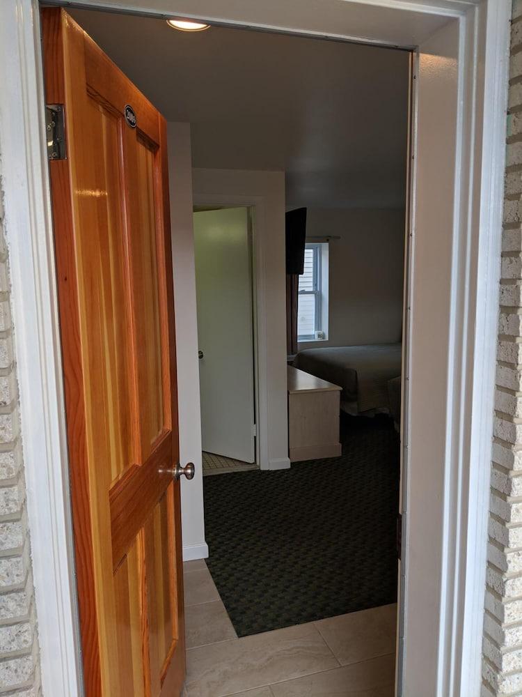 Crystal Sands Motel photo 12