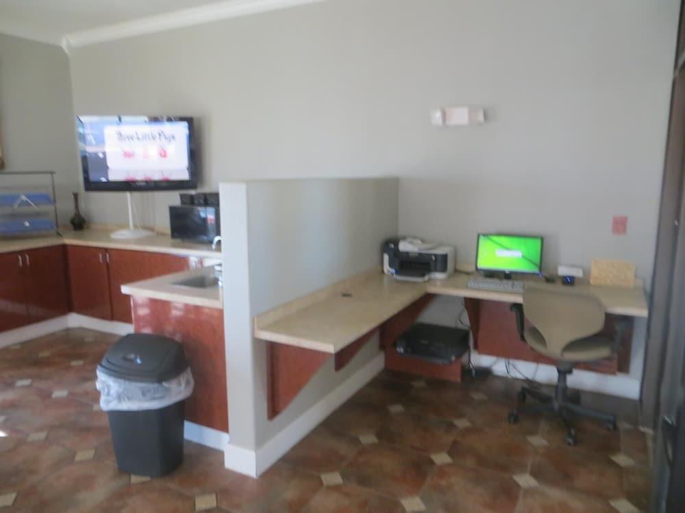 Hallmarc Inn photo 20