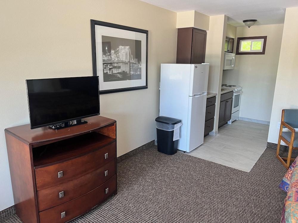 All Star Inn & Suites photo 53