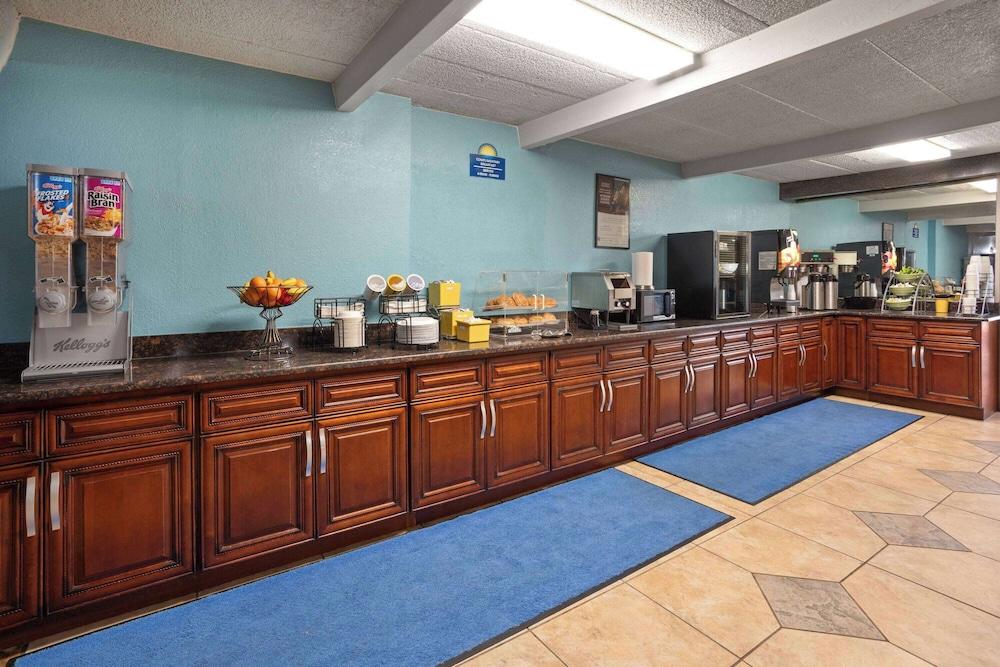Days Inn by Wyndham Ann Arbor photo 22