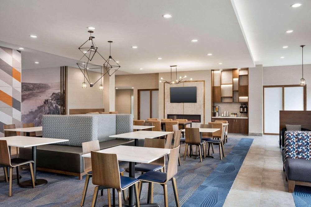 Hawthorn Extended Stay by Wyndham Del Rio photo 32