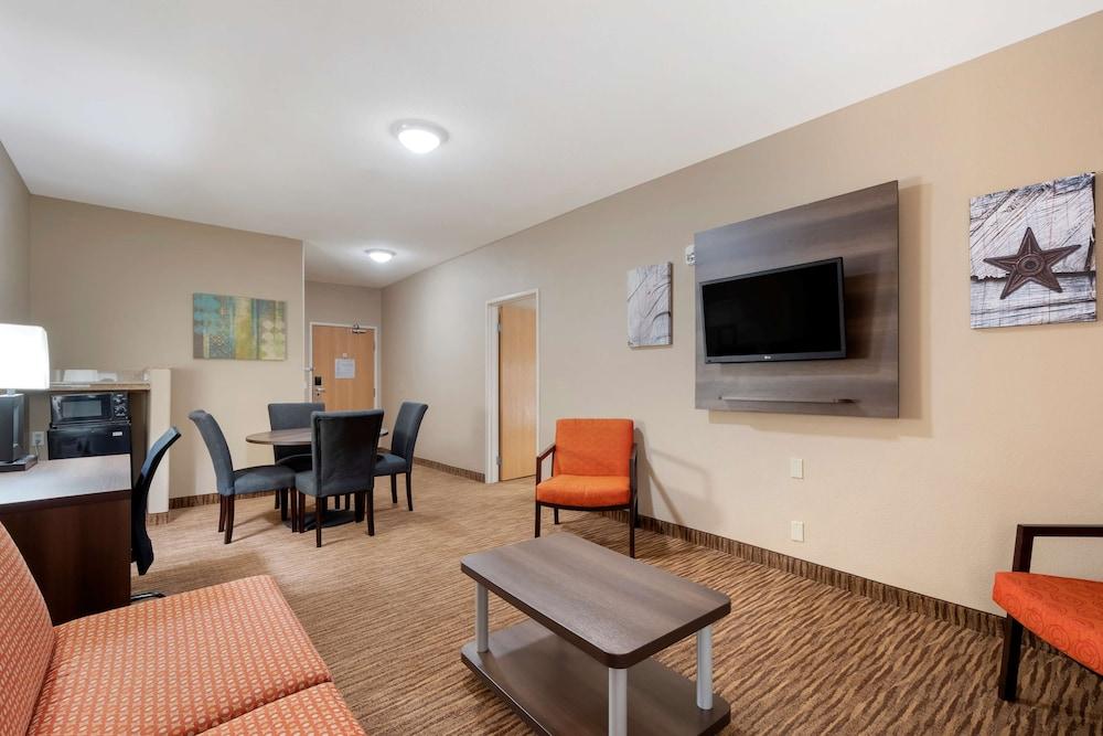 Best Western Plus DFW Airport Suites photo 13