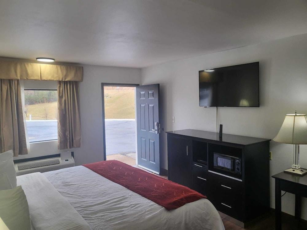 Pine Tree Inn photo 5