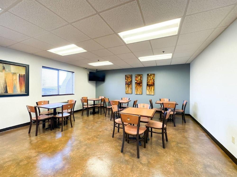 Blaine Town Inn & Suites photo 24