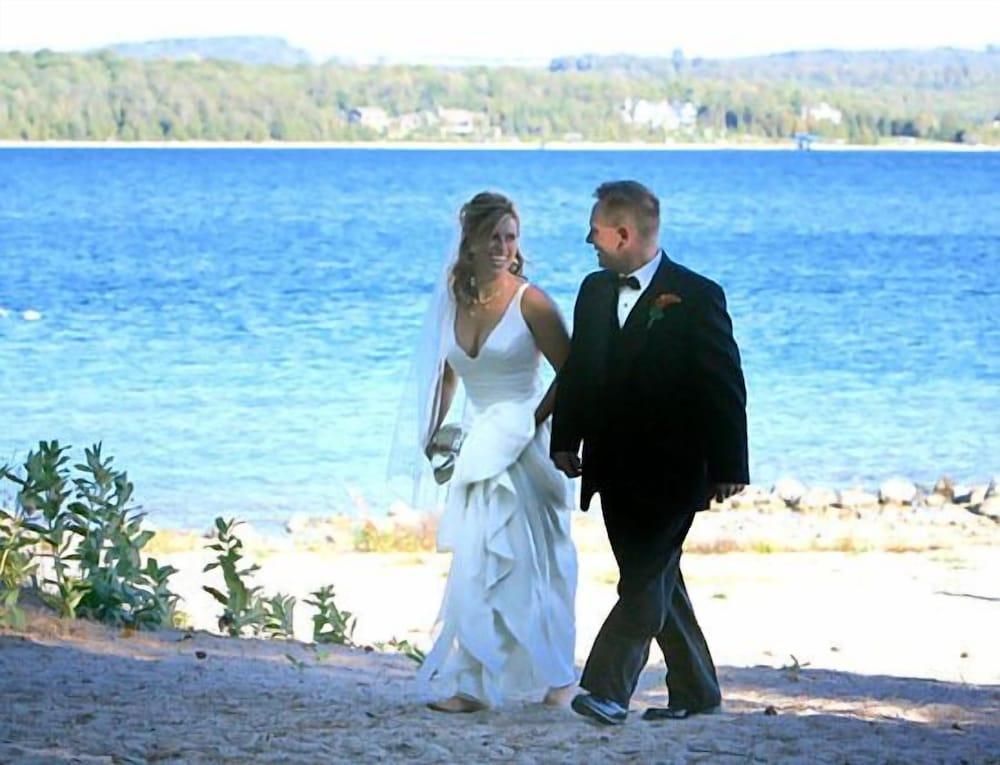 Edgewater Inn- Charlevoix photo 12