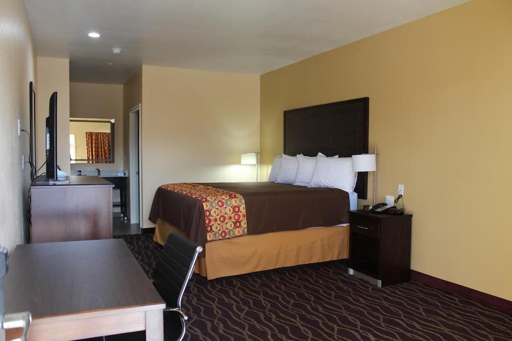 Express Inn & Suites - Bush Airport photo 10