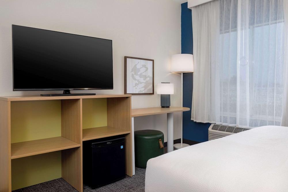 Spark by Hilton Evansville East, IN photo 17