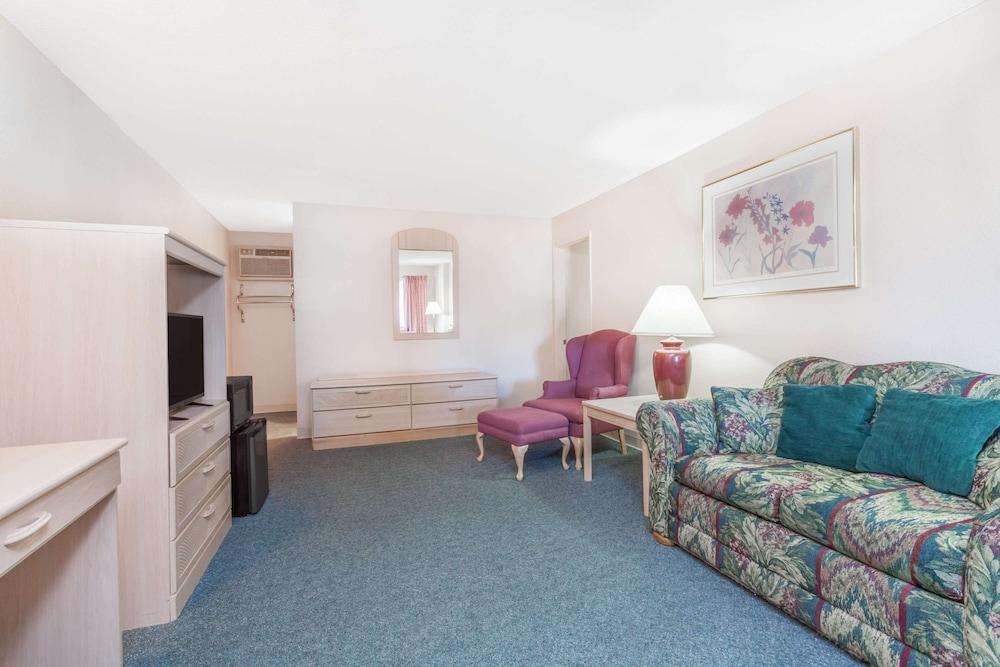Days Inn by Wyndham Burns photo 9